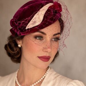 Vintage 1940s 1950s Velvet Tilt Hat Raspberry Wine Cocktail Hat Veil Bow Church